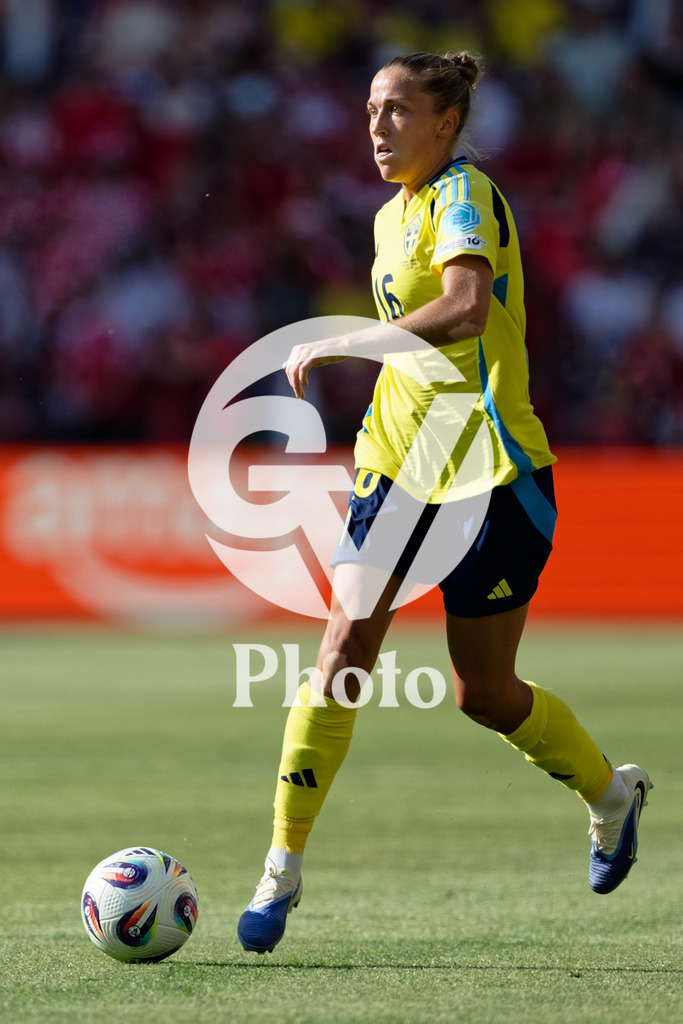 Denmark v Sweden - UEFA Women's EURO 2025 Group C | GENEVA, SWITZERLAND - JULY 4: Filippa Angeldahl of Sweden controls the ball  during the UEFA Womens EURO 2025 Group C match between Denmark and Sweden at Stade de Geneve on July 4, 2025 in Geneva, Switzerland. (Photo by Giuseppe Velletri/Sports Press Photo/Getty Images)