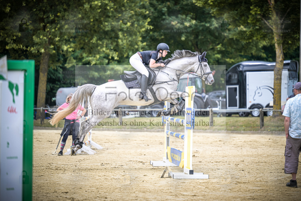 DOS_1052 | Entdecke hochwertige Reitturnierfotos von Foto Oger. Professionell, emotional und authentisch – jetzt Lieblingsmomente im Shop bestellen. - Realisiert mit Pictrs.com