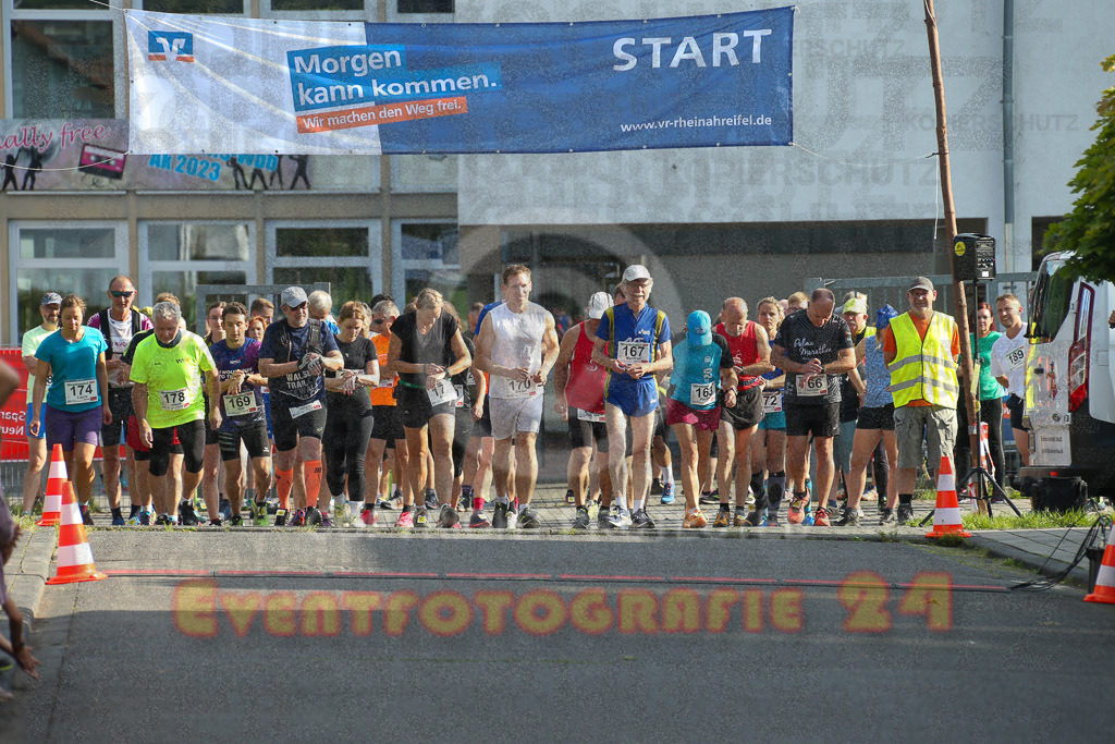 230804_1807_EX1_3696 | Sportfotografie im Rhein-Sieg Kreis, Köln, Bonn, NRW, Rheinland Pfalz, Hessen, etc. Unser Tätigkeitsfeld umfasst den Laufsport vom Volkslauf über den Marathon, Duathlon, Triathon bis zum Ultralauf wie Kölnpfad Ultra oder Schindertrail.