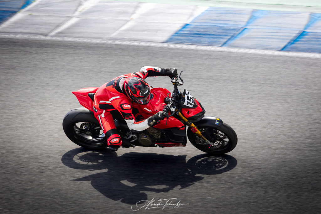 Ducati Trackday Hockenheimring 2026 | Entdecken Sie die faszinierende Welt von Alexander Tschuncky Arts: Kreative Fotografie, atemberaubende Automobilkunst und hochwertiger Bilderdruck. Lassen Sie sich inspirieren! - Realisiert mit Pictrs.com