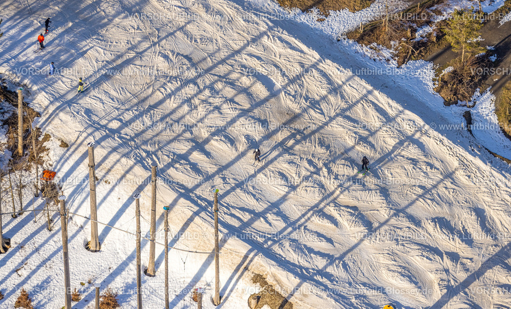 Winterberg260105112 | Luftbild, Buckelpiste Skipiste mit Bodenwellen für Freestyle-Skiing, Schattenwurf der Bäume, Winterberg, Sauerland, Nordrhein-Westfalen, Deutschland