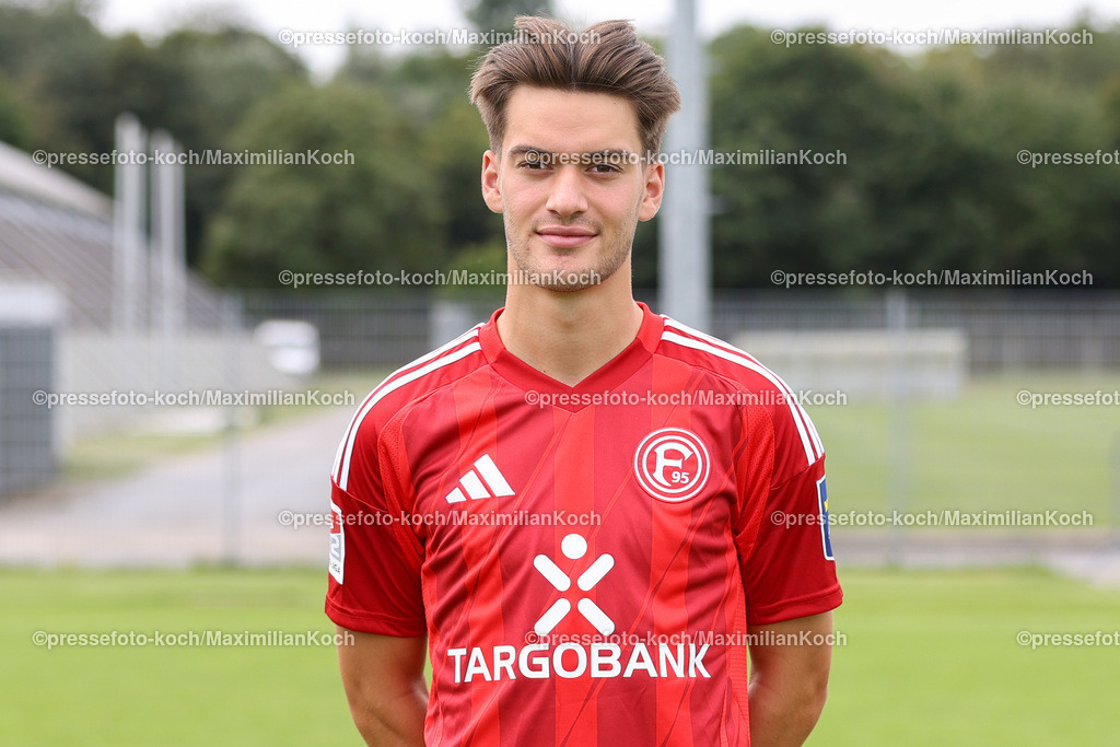 Due2BL25072401097 | David Savic; Fortuna Düsseldorf; 2. Bundesliga, Porträttermin 2024/2025