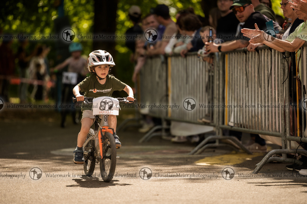 Eierlesen 2026 | Sie wurden bei einem Event oder Sportanlass fotografiert? Hier finden sie ihre Bilder! - Realisiert mit Pictrs.com
