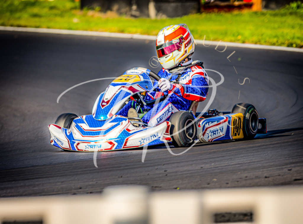 AE271A87-F177-484C-85EA-CB18B4D927F8 | traudl_s_fotos