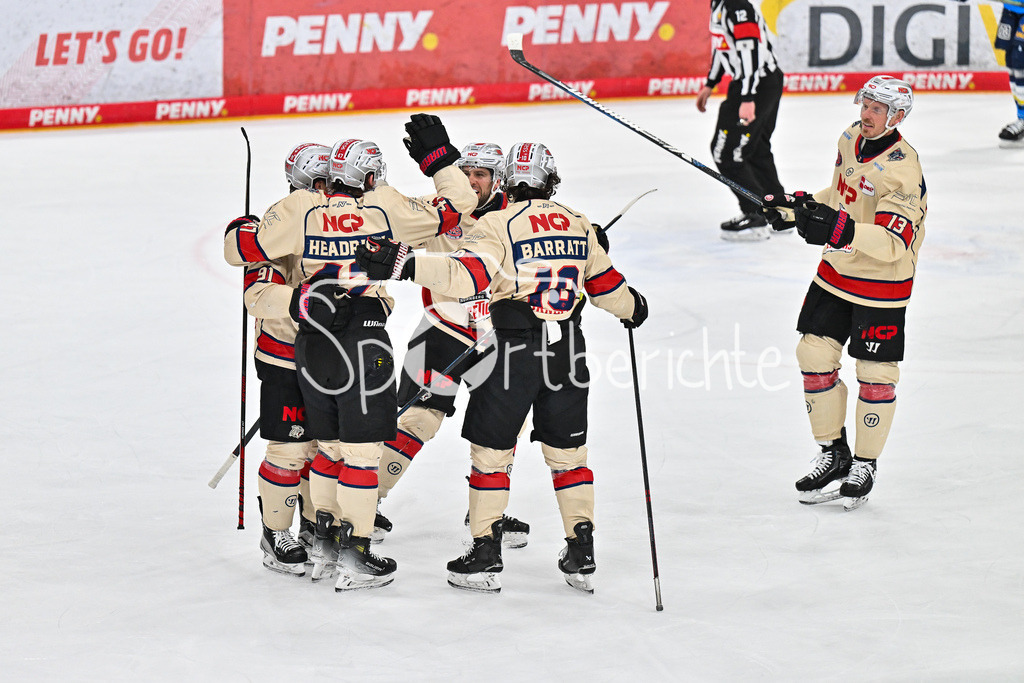 ERC Ingolstadt - Nuernberg Ice Tigers | Jubel der Gaeste nach dem Treffer zum 3-4 durch Owen HEADRICK (Nuernberg Ice Tigers 47) / Tor / Torschuetze / Freude / Happy / DEL: ERC Ingolstadt - Nuernberg Ice Tigers, Saturn Arena am 21.03.2025 /