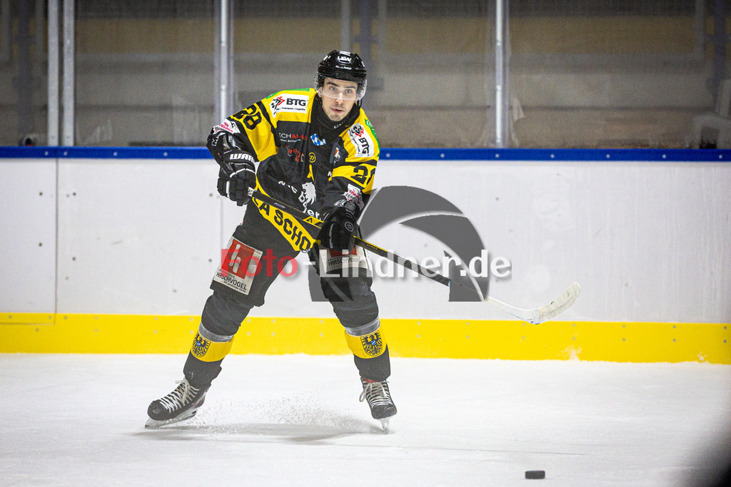 EA Schongau MANNUTS gegen VfE Ulm/Neu-Ulm DEVILS | Eishockey Bayernliga 2025/26 Vorrunde 6 Spieltag, EA Schongau MANNUTS gegen VfE Ulm/Neu-Ulm DEVILS, 20251031,Kurt SONNE (EA Schongau MAMMUTS 28) in Aktion, Freisteller,2025-10-31 in Schongau (Eisstadion Schongau), Kurt SONNE (EA Schongau MAMMUTS 28)Copyright: WolfgangxLindner www.foto-lindner.de