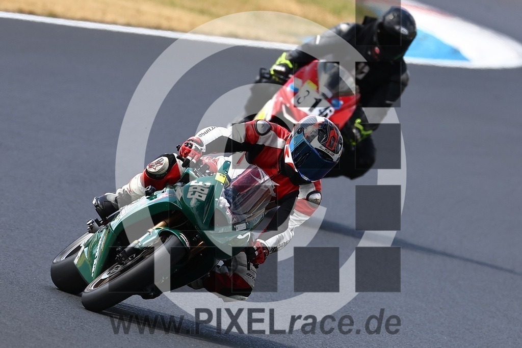 0814-20250718_02022 | Schöne Erinnerungen an spannende Momente - das festzuhalten ist unser Job. PIXELrace.de ist seit 2003 auf den Rennstrecken Europas unterwegs um die Action draußen beim Fahren und die wunderbare Stimmung imm Fahrerlager für euch einzufangen.