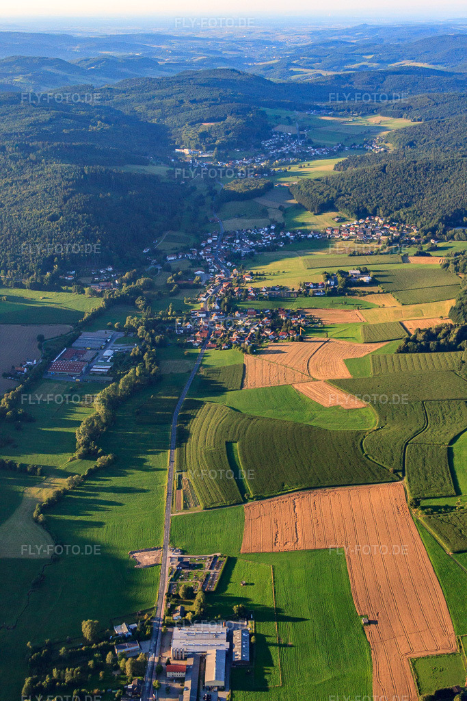 Luftbild: Ulfenbach-Tal von Süden im Ortsteil Wahlen in Grasellenbach im Bundesland Hessen in Deutschland. Foto: IMG_52019.jpg vom 18.08.2012 durch Werner Riehm/FLY-FOTO.deAuflösung des Originals: 3168 x 4752 px