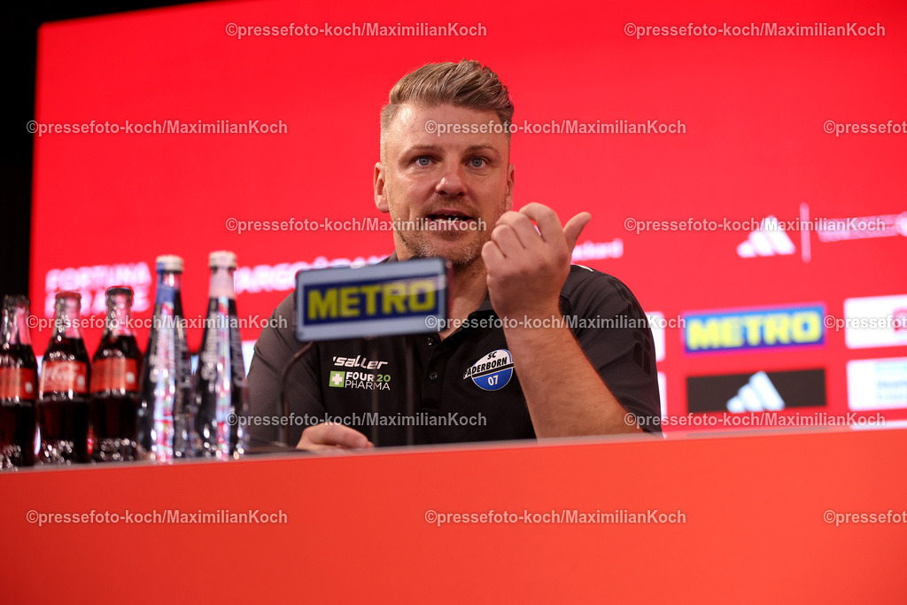 Due09112401084 | 09.11.2024, Fußball, Fortuna Düsseldorf - SC Paderborn 07, 2. Bundesliga, Merkur Spiel-Arena, Saison 2024 2025: Pressekonferenz mit den Trainern nach dem Spiel. Trainer Lukas Kwasniok (Cheftrainer Paderborn)DFB regulations prohibit any use of photographs as image sequences and or quasi-video.