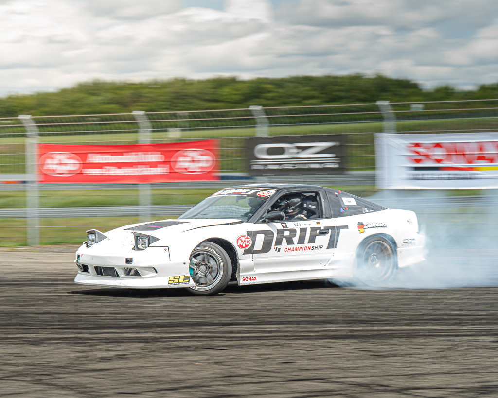 _DSC3419 | Exklusive Motorsport-Fotografie aus Leipzig von TXO Media – für Rennfahrer, Teams & Sponsoren. Sausemuth liefert starke Bilder, die Emotion zeigen. Jetzt buchen & glänzen! - Realisiert mit Pictrs.com
