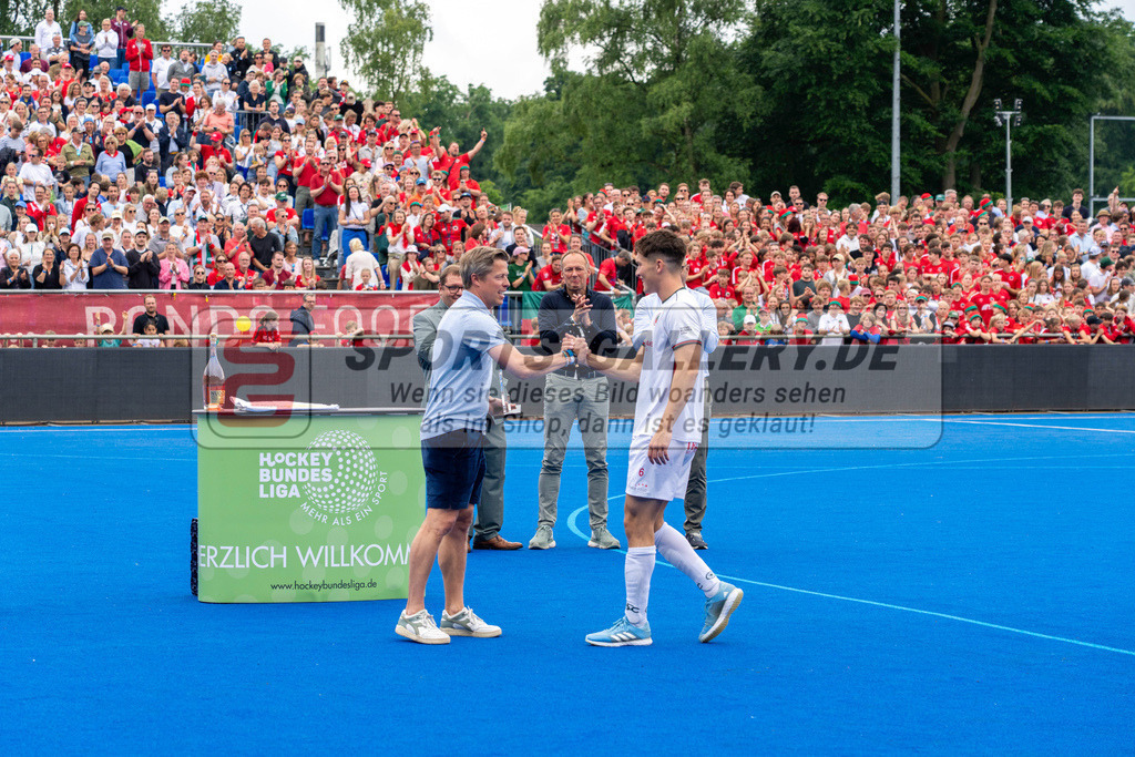 Final4_20250601-1525-HK108792 | Krefeld, Deutschland, 01.06.2025:  Feldhockey Final4 2025 – „Deutsche Feldhockey-Meisterschaften 2025“ Crefelder HTC - Rot-Weiss Köln (Finale Herren) im Gerd-Wellen-Hockeyanlage am 01.06.2025 in Krefeld, Deutschland. (Foto von Kramhöller/Fehrmann/Kaste)Krefeld, Germany, 01.06.2025: Feldhockey Final4 2025 – „Deutsche Feldhockey-Meisterschaften 2025“ Harvestehuder HTC - Düsseldorfer HC (Finale Damen) in Gerd-Wellen-Hockeyanlage at 01.06.2025 in Krefeld, Deutschland. (Foto from Kramhöller/Fehrmann/Kaste)
