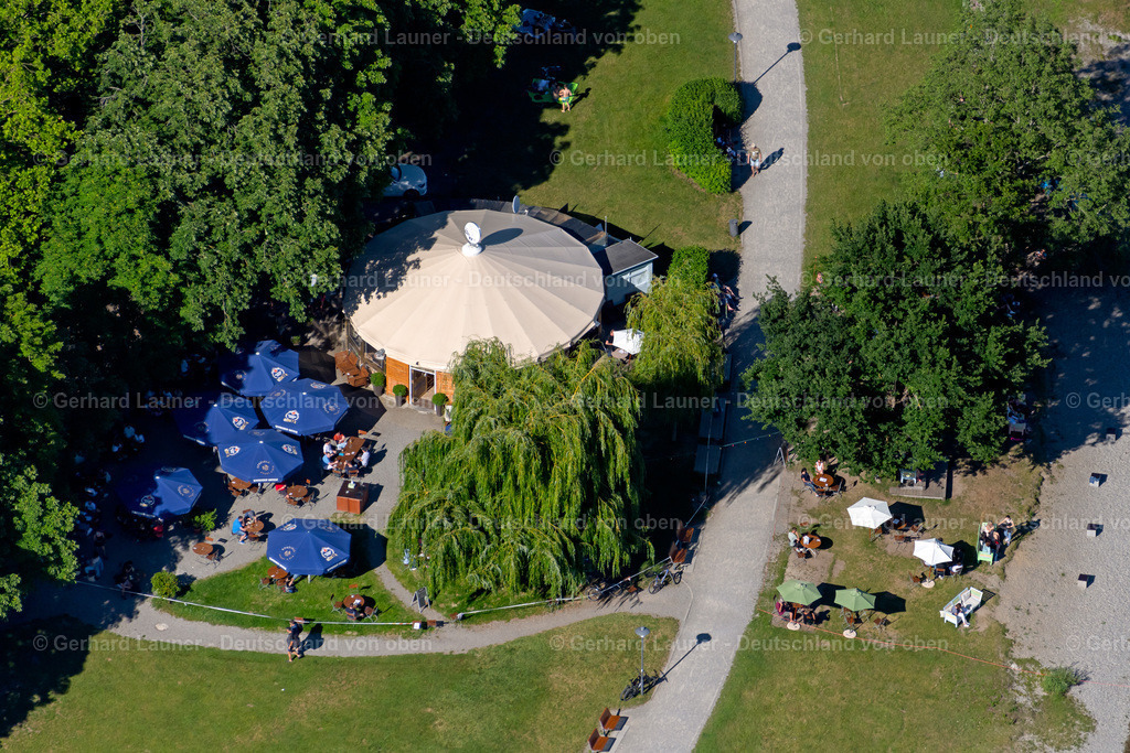 4032381 | RADOLFZELL AM BODENSEE 12.06.2020 Tische und Sitzbänke der Freiluft- Gaststätte Seebar am Konzertsegel in Radolfzell am Bodensee am Bodensee im Bundesland Baden-Württemberg, Deutschland. // Tables and benches of open-air restaurant Seebar on Konzertsegel in Radolfzell am Bodensee at Bodensee in the state Baden-Wuerttemberg, Germany. Foto: Gerhard Launer