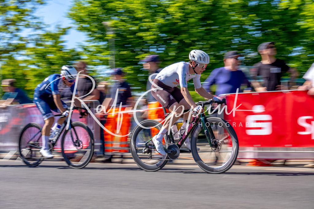 Spurt in den Mai 2026 - Großer Preis der Sparkasse Neuss | Annual one-day road cycling race "Großer Preis der Sparkasse Neuss" held in Büttgen, Germany, organized by VfR Büttgen 1912 e.V. The event features multiple races across all age categories from U11 youth to Elite men. - Realisiert mit Pictrs.com