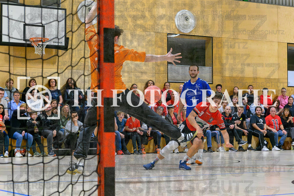GER, SG Maulburg/Steinen - HSV Schopfheim, Handball, Landesliga, 4. Spieltag, Saison 2023/2024, 14.10.2023 | Finn Nasdala (SG Maulburg/Steinen, #21) wirft.

GER, SG Maulburg/Steinen - HSV Schopfheim, Handball, Landesliga, 4. Spieltag, Saison 2023/2024, 14.10.2023

Foto: TH Fotografie/Thomas Hess