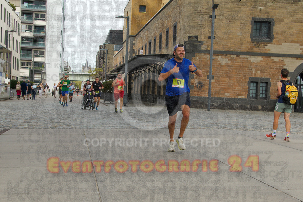 250920_1322_EV4_5341 | Sportfotografie im Rhein-Sieg Kreis, Köln, Bonn, NRW, Rheinland Pfalz, Hessen, etc. Unser Tätigkeitsfeld umfasst den Laufsport vom Volkslauf über den Marathon, Duathlon, Triathon bis zum Ultralauf wie Kölnpfad Ultra oder Schindertrail.