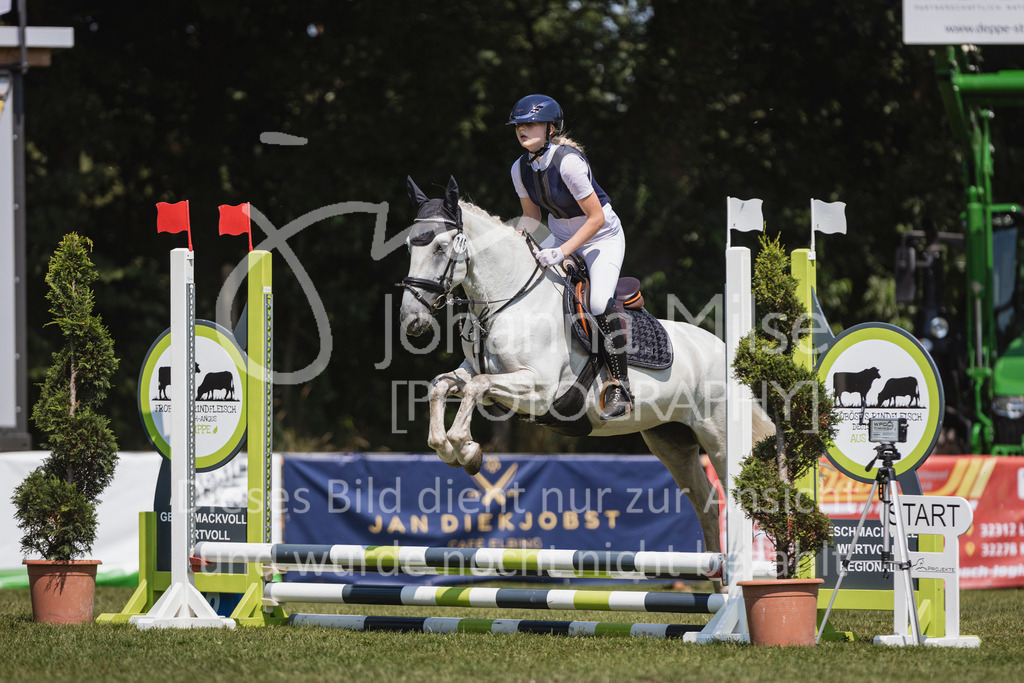 240720_LC_Springreiter-WB-214 | Deine schönsten Turniermomente als professionelle Fotos! Entdecke hochwertige Pferdesport-Fotografie im Online-Shop. Jetzt Fotos finden & bestellen!