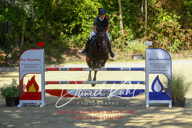 DKP43227 | Turnierfotos kaufen im Webshop von Daniel Kuhl Photography – entdecke professionelle Reitsportfotos aus Turnieren & Events. Hochwertige Turnierbilder online bestellen & sichern. Jetzt Fotos von Reitsportturnieren kaufen!