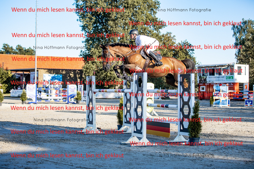 BK1A8492 | Turnierbilder Turnierfotos Nina Hüffmann Turnierfotografie Pferdefotografie Tierzeichnung Haustierzeichnung Pferdezeichnung Hundezeichnung Videograf  - Realisiert mit Pictrs.com
