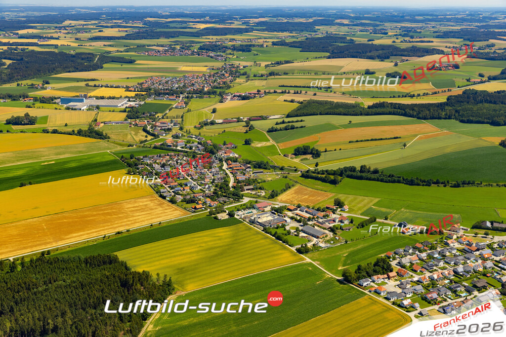 Die Luftaufnahme Hilling - Bodenkirchen wurde 2022 vom Flugzeug aus (keine Drohne) erstellt. Hohe Auflösung -für große Poster und Wandbilder geeignet - Garantiert!