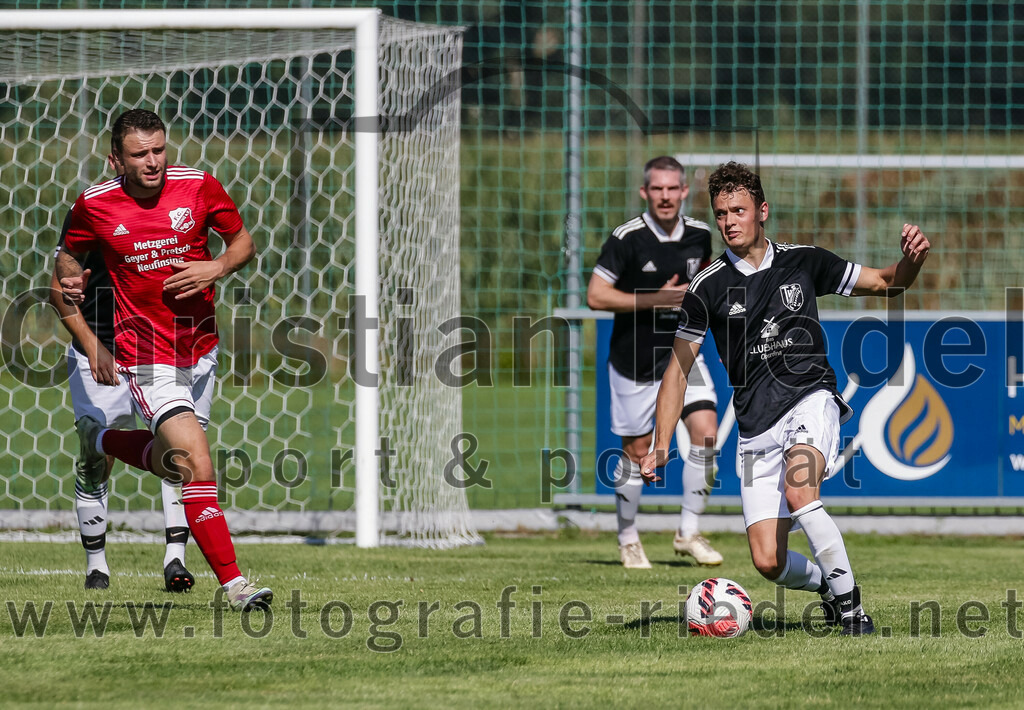 2023-08-20_008_TuS_Oberding_gegen_FC_Finsing_II | Oberding, Deutschland, 20.08.2023:
Fußball, Kreisklasse 2023 / 2024, 3. Spieltag, TuS Oberding gegen FC Finsing II, Endergebnis: 1:1

Benedikt Schiwietz (FC Finsing, #9), Tobias Götze (TuS Oberding, #32)

Foto: Christian Riedel / fotografie-riedel.net