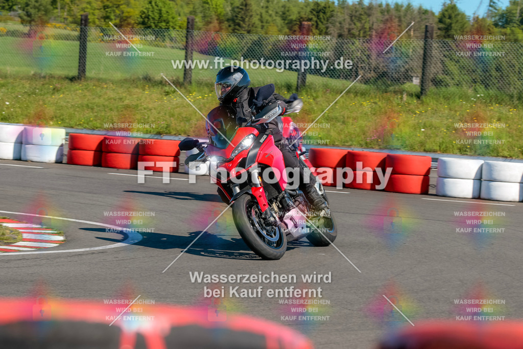 Moto-TeamOBK-21577 | Hier findet Ihr Bilder von Touristenfahrten auf der Nürburgring Nordschleife oder von anderen Veranstaltungen die ich besucht habe. Viel Spass beim Durch Schauen 