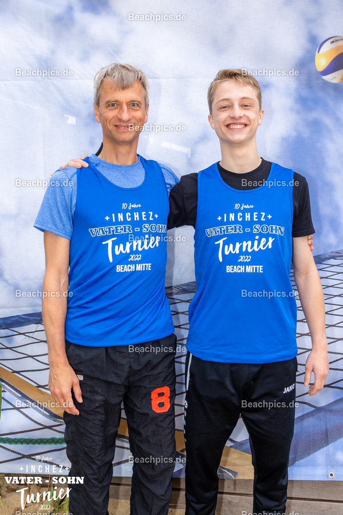 2022-00063137-Vater-Sohn-Turnier-Teamfotos-2 | 26.05.2022; Berlin Foto: Gerold Rebsch - www.beachpics.de