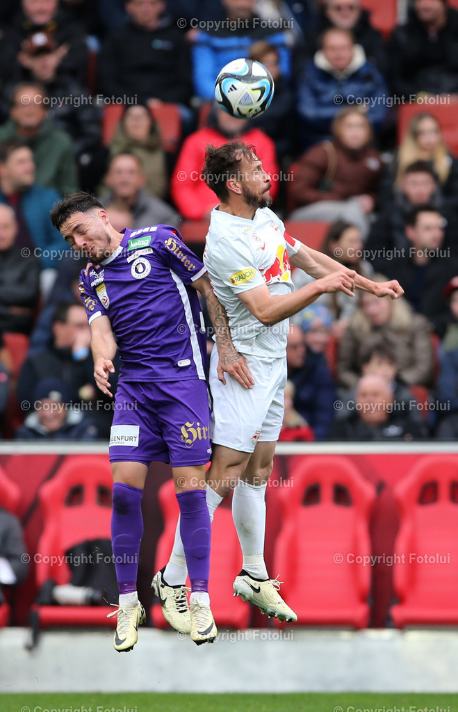 A_LUI_21042024_13 | SPORT,FUSSBALL.ADMIRAL BUNDESLIGA RED BULL SALZBURG-AUSTRIA KLAGENFURT. 21.04.2024 IM BILD: ANDREAS ULMER  (SALZBURG) UND SINAN KARWEINA  (KLAGENFURT) FOTO.FOTOLUI/MW