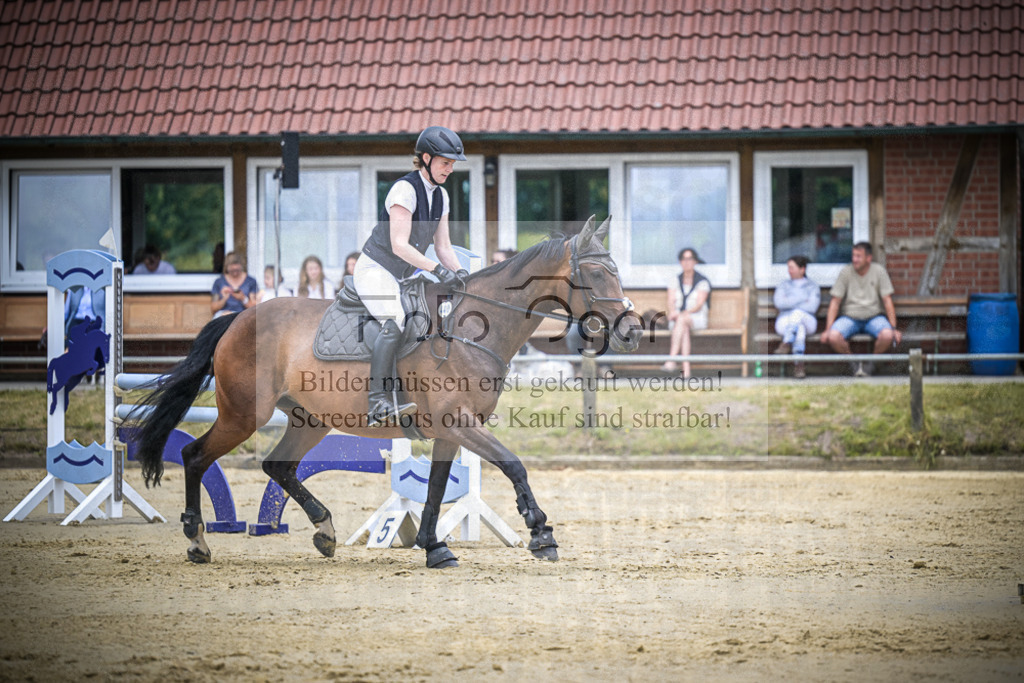 DOS_8286 | Entdecke hochwertige Reitturnierfotos von Foto Oger. Professionell, emotional und authentisch – jetzt Lieblingsmomente im Shop bestellen.Deutschlandweite Turnierfotografie. - Realisiert mit Pictrs.com