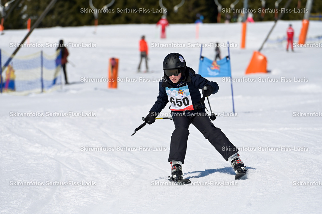 SRF_27.02.2026_754 | Skirennfotos,Serfaus,Fiss,Ladis,Kinderskirennen,Winter,Tirol,Oberland,skirace,SFL,feelfree,weil wir's genießen,ski,Ski,skifahren,Sonnenplateau, - Realisiert mit Pictrs.com