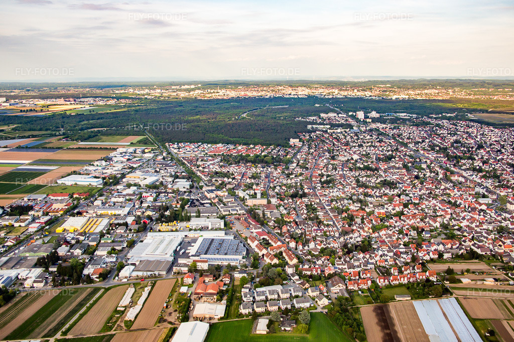 Luftbild: Ortsansicht von Westen in Griesheim im Bundesland Hessen in Deutschland. Foto: IMG_088445.jpg vom 17.05.2016 durch Werner Riehm/FLY-FOTO.de