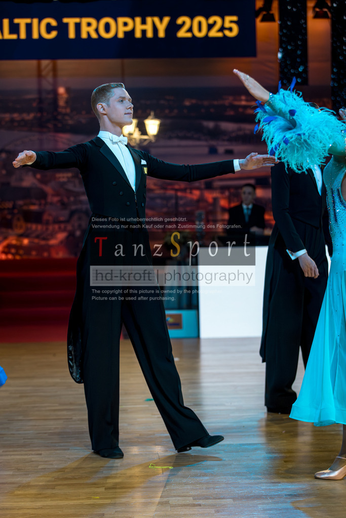 20251214_Baltic-Trophy_2623-2 | Tanzsportbilder, Standardtanz, Lateintanz, WDSF, DTV, LTVB, dancecomp, goc, hessen tanzt, blaues band der spree, walzer, tango, wiener walzer, slowfox, quickstepp, samba, rumba, cha-cha-cha, paso doble. jive, hd-kroft photography, turniertanzsport