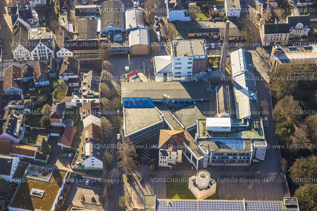 Unna240100480 | Luftbild, Lindenbrauerei e. V. Kultur- und Kommunikationszentrum mit Schornstein, Zentrum für Internationale Lichtkunst - Centre for International Light Art, Unna, Ruhrgebiet, Nordrhein-Westfalen, Deutschland