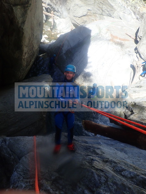 P9200041 | Bestelle die Bilder deines Berg- oder Wasser-Abenteuers mit Mountain Sports bequem von zu Hause aus direkt über unseren Online Fotoshop von pictrs.com. - Realisiert mit Pictrs.com