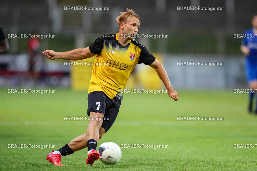 SB_KFCBAU_20250815_5033.JPG -  - KFC Uerdingen - SF Baumberg - Oberliga Niederrhein | Krefeld, Deutschland, 15.08.25: Alexander Lipinski (KFC Uerdingen) in Aktion, am Ball, Einzelaktion während des Oberliga Niederrhein Spiels zwischen KFC Uerdingen - SF Baumberg in der Grotenburg Stadion am 15. August 2025 in Krefeld, Deutschland. (Foto von Stefan Brauer/Brauer-Fotoagentur)