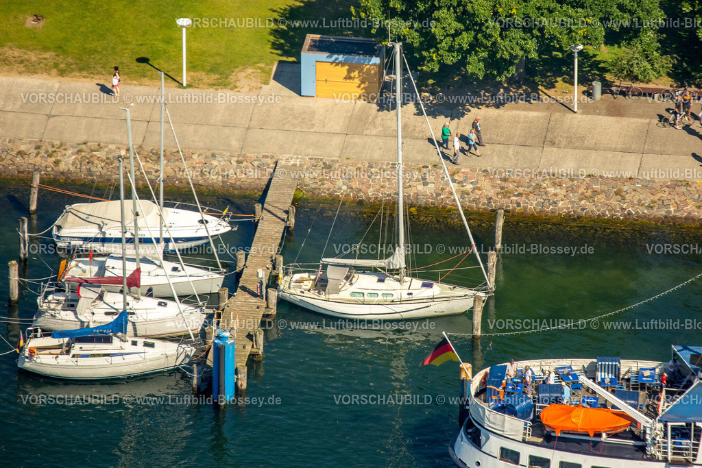Luebeck15070277Travemuende | Mole Travemünde mit Segelbooten und Ausflugsboot, Travemünde,  Lübeck, Lübecker Bucht, Hansestadt, Schleswig-Holstein, Deutschland