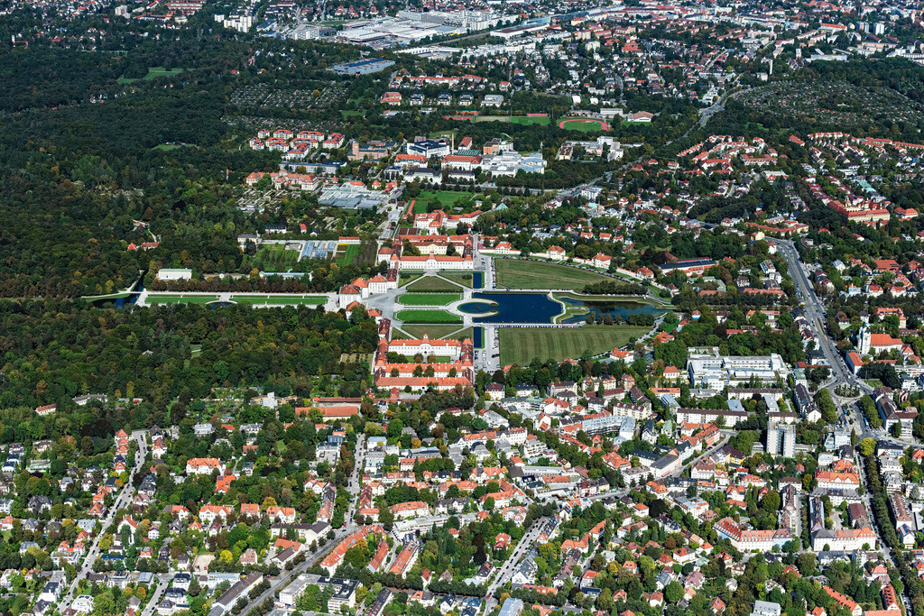 dr__0093244.jpg | MüNCHEN 01.10.2021 Gebäude und Schloßpark- Anlagen des Schloss Nymphenburg im Stadtteil Neuhausen-Nymphenburg in München im Bundesland Bayern. // Building and Castle Park Castle Nymphenburg im Stadtteil Neuhausen-Nymphenburg in Munich in the state Bavaria. Foto: Daniel Reiter