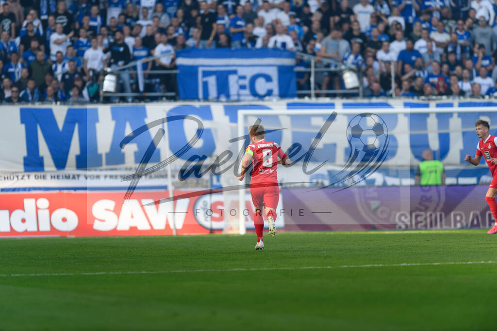 FCMFCK20210904_010 | Fussball, Herren:   beim Spiel der 3. Liga zwischen 1. FC Magdeburg und 1. FC Kaiserslautern in der MDCC-Arena am 04.09.2021 in Magdeburg, Deutschland.DFB / DFL REGULATIONS PROHIBIT ANY USE OF PHOTOGRAPHS AS IMAGE SEQUENCES AND/OR QUASI-VIDEO. - Realisiert mit Pictrs.com