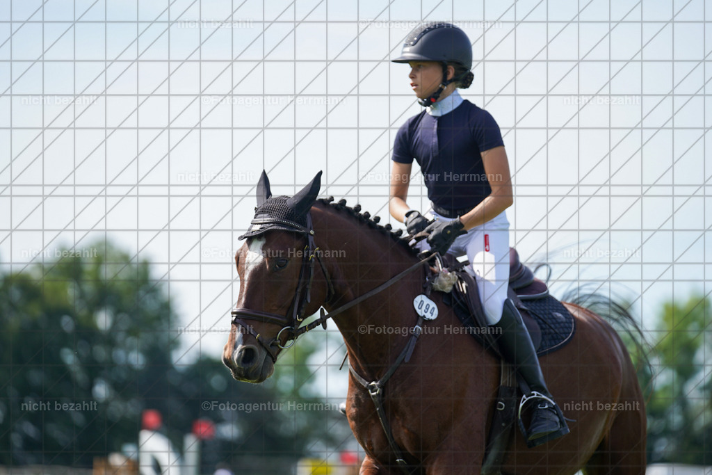 20230917-FAH09552 | Landsberg am Lech, 2023, Kaufbeuren, Kempten, Allgäu, Turnierfotografen Bayern, Fotoagentur Herrmann, Turnierbilder, Reitsport Fotos, Pferdefotograf, Augsburg, Bad Tölz, Dachau, Karlsfeld, Memmingen, Buchloe, Schwabmünchen