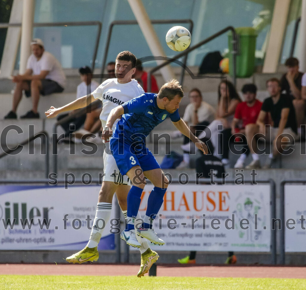 2023-09-02_039_SG_Markt_Schwaben_gegen_TSV_Hohenbrunn | Markt Schwaben, Deutschland, 02.09.2023:
Fußball, Kreisklasse 2023 / 2024, 3. Spieltag, (SG) Markt Schwaben gegen TSV Hohenbrunn, Endergebnis: 2:0

Herman Zhyvotov (SG Markt Schwaben, #17), Florian Witter (TSV Hohenbrunn, #3)

Foto: Christian Riedel / fotografie-riedel.net