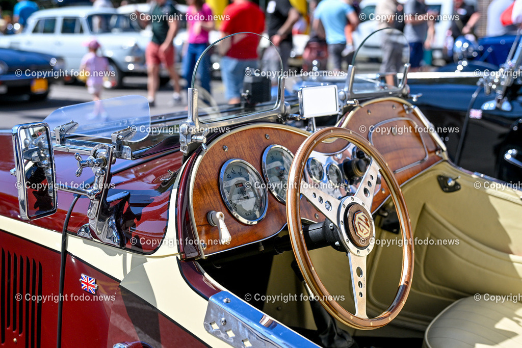 Slowakei_ Povazska Bystrica_ Veteran Tour Manin_ 14.06.2025-104 | 14.06.2025, Slowakei, SVK, Trenciansky kraj, Povazska Bystrica, im Bild Oldtimer Klub, Historische Fahrzeuge, Veteran Tour Manin, Auto, Alt, Besucher, Menschen, Feature, Symbolbild