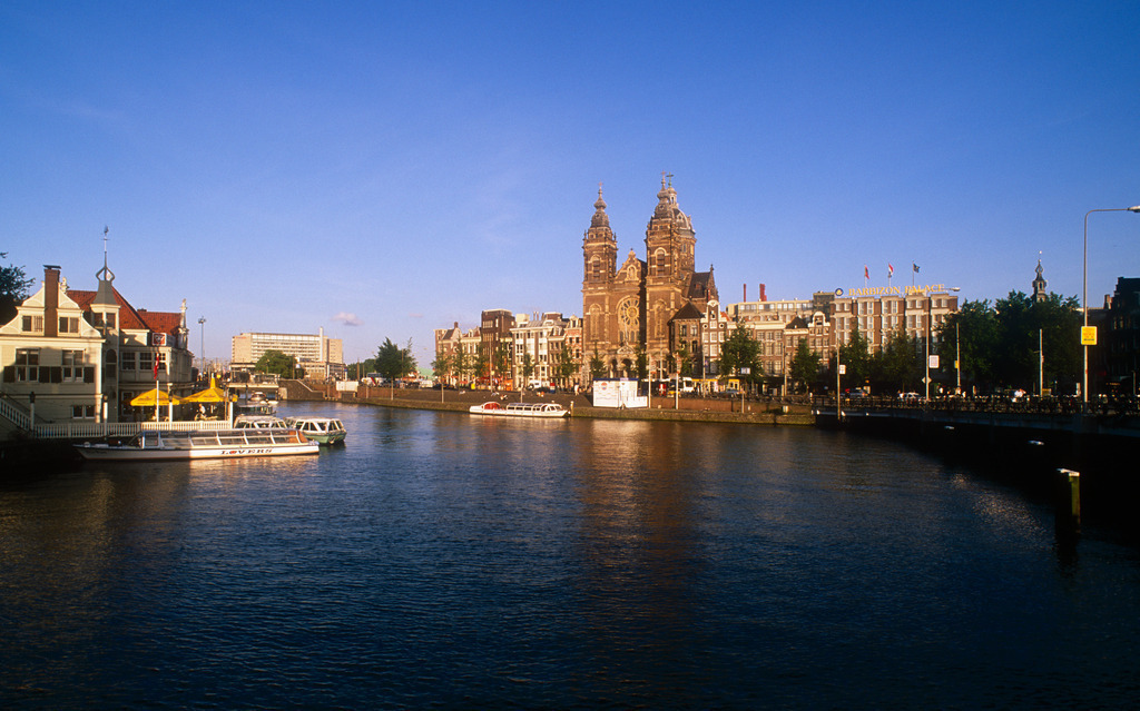 St. Nikolaus Kirche in Amsterdam | Amsterdam, Niederlande - February 10, 2010: St. Nikolaus Kirche in Amsterdam. - Realisiert mit Pictrs.com