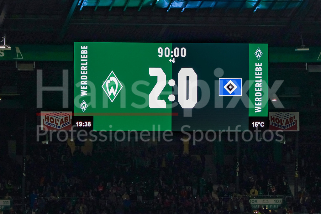 Fussball, Google Pixel Frauen-Bundesliga, SV Werder Bremen - Hamburger SV | Die Anzeigetafel zeigt den Spielstand von 2:0 an, Ergebnis, Zwischenergebnis, Endergebnis, Endstand, Tore, Videowall, Videowand, Anzeige, DIE DFB-RICHTLINIEN UNTERSAGEN JEGLICHE NUTZUNG VON FOTOS ALS SEQUENZBILDER UND/ODER VIDEOÄHNLICHE FOTOSTRECKEN. DFB REGULATIONS PROHIBIT ANY USE OF PHOTOGRAPHS AS IMAGE SEQUENCES AND/OR QUASI-VIDEO.
