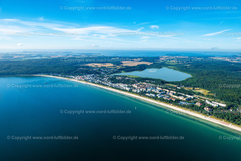 Binz_Rügen_ELS_7233100822 | BINZ 10.08.2022 Ortsansicht an der Meeres-Küste der Ostsee in Binz Insel Rügen im Bundesland Mecklenburg-Vorpommern, Deutschland. Weiterführende Informationen bei: Gemeinde Ostseebad Binz. // Townscape on the seacoast of of Baltic Sea in Binz island Ruegen in the state Mecklenburg - Western Pomerania, Germany. Further information at: Gemeinde Ostseebad Binz. Foto: Martin Elsen