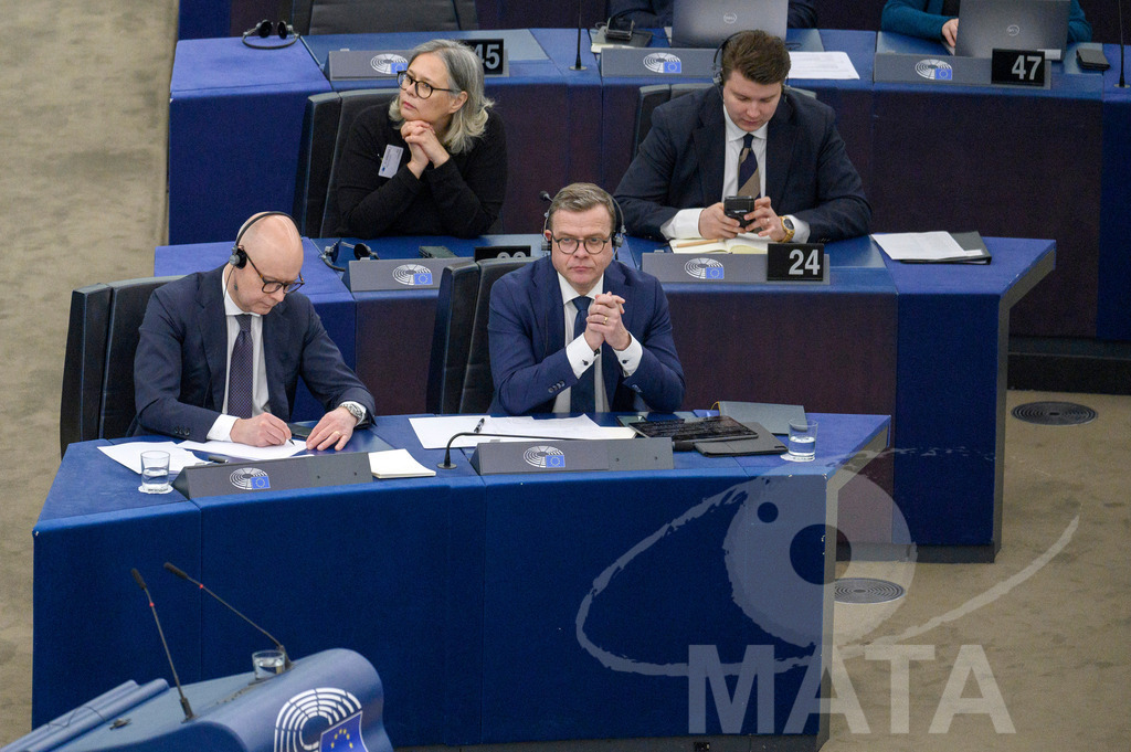 _DWI6304 | Der finnische Ministerpräsident Petteri Orpo hört sich Reden von Europaabgeordneten im Rahmen der Debatte „Das ist Europa“ an in EU Parlement in Straßburg, 13.03.2024 - Realisiert mit Pictrs.com
