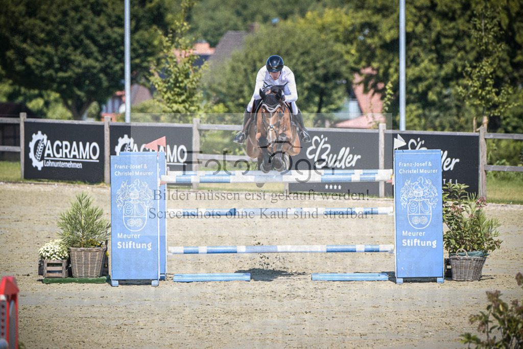 DOS_1311 | Entdecke hochwertige Reitturnierfotos von Foto Oger. Professionell, emotional und authentisch – jetzt Lieblingsmomente im Shop bestellen.Deutschlandweite Turnierfotografie. - Realisiert mit Pictrs.com