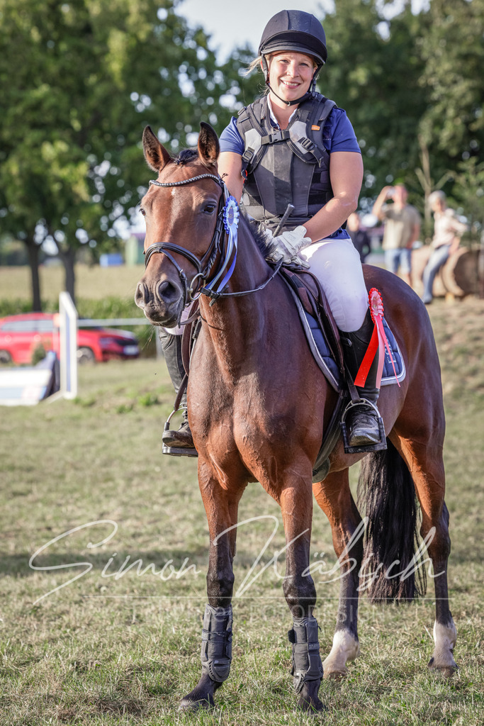 20250906-_3LI8051 | Tierfotografie Pferde, Hunde, Katzen, Haustiere.
Turnierfotografie Reitturniere, Reiten, Springreiten, Dressur in Hanau, dem Main-Kinzig-Kreis und dem Rhein-Main- Gebiet um Frankfurt