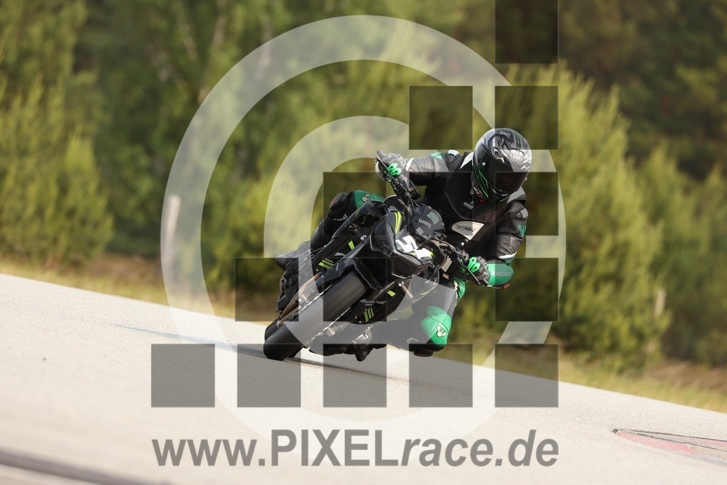 0051-20250609_11704 | Schöne Erinnerungen an spannende Momente - das festzuhalten ist unser Job. PIXELrace.de ist seit 2003 auf den Rennstrecken Europas unterwegs um die Action draußen beim Fahren und die wunderbare Stimmung imm Fahrerlager für euch einzufangen.