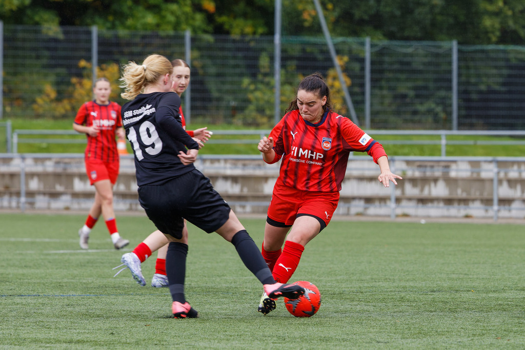 FCHHOH_251005_6946 | 1.FC Heidenheim 1846 II vs. SGM Hohenmemmingen/Sontheim, Fußball, Frauen, Bezirksliga, 2025/2026, 4. Spieltag, 05.10.2025 in Heidenheim, Kunstrasen b. Voith-Arena West(Foto: Michael Bulling) - Realisiert mit Pictrs.com