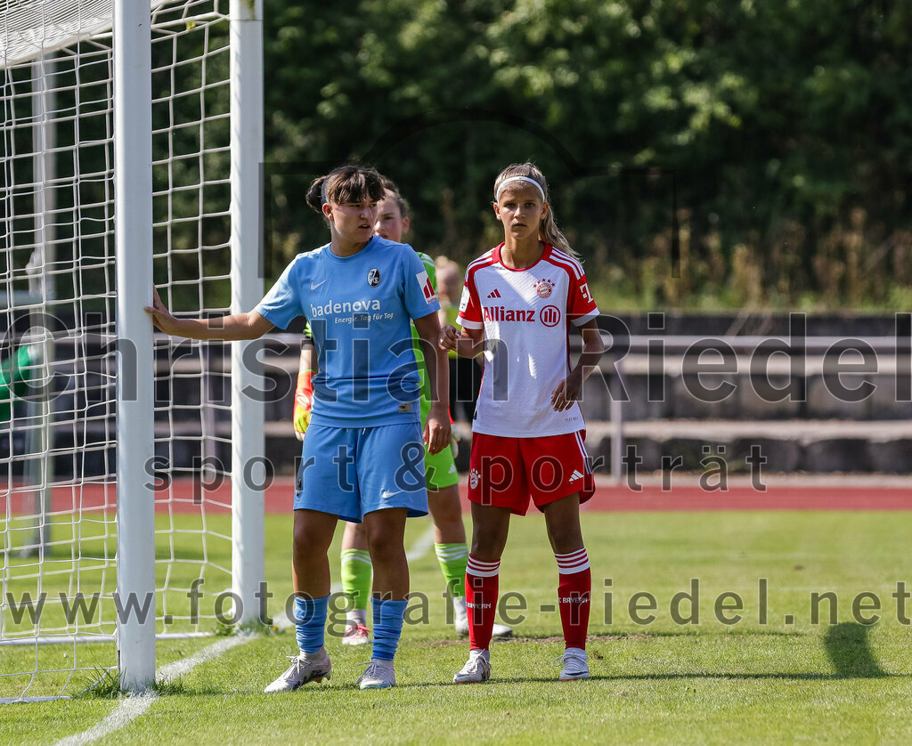 2023-09-09_033_FC_Bayern_Muenchen_gegen_SC_Freiburg | Aschheim, Deutschland, 09.09.2023:
Fußball, B-Juniorinnen-Bundesliga Süd 2023 / 2024, 1. Spieltag, FC Bayern München gegen SC Freiburg, Endergebnis: 4:0

Foto: Christian Riedel / fotografie-riedel.net