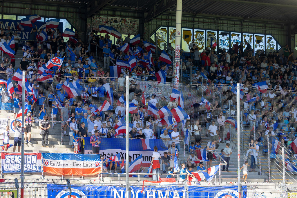 Fußball, Badischer Pokal 2025/26, Finale: VfR Mannheim gegen Waldhof Mannheim | Fußball, Badischer Pokal 2025/26, Finale: VfR Mannheim gegen Waldhof Mannheim***Die Fans des VfR Mannheim erhofften sich eine Überraschung gegen den zwei Klassen höher spielenden SV Waldhof - Realisiert mit Pictrs.com